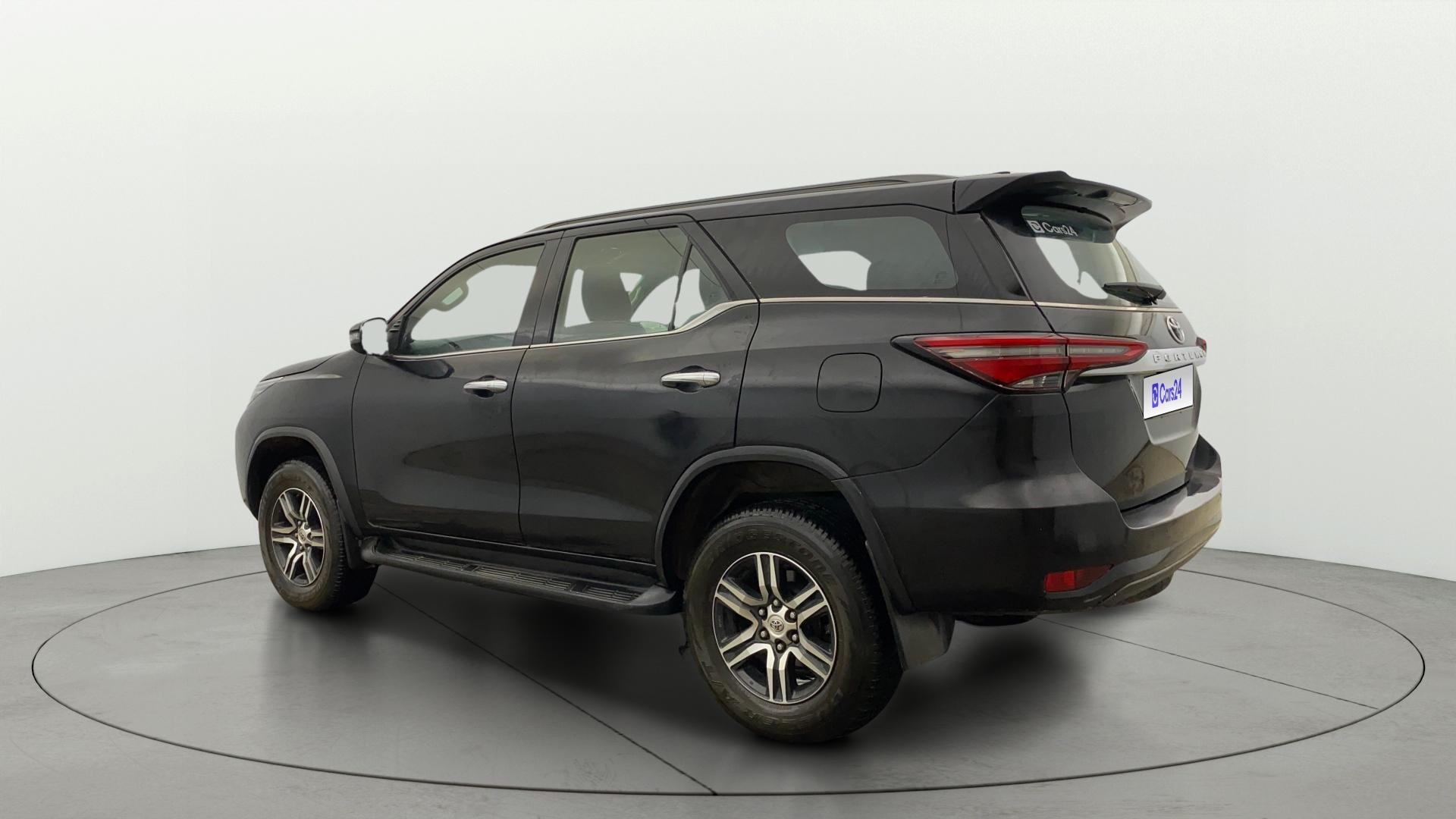 View 2021 Toyota Fortuner 2.8 4X2 MT Image 2 Used 2021 Toyota Fortuner 2.8 4X2 MT Image 2