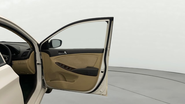 View Hyundai Fluidic Verna Image 44 Used Hyundai Fluidic Verna Image 44