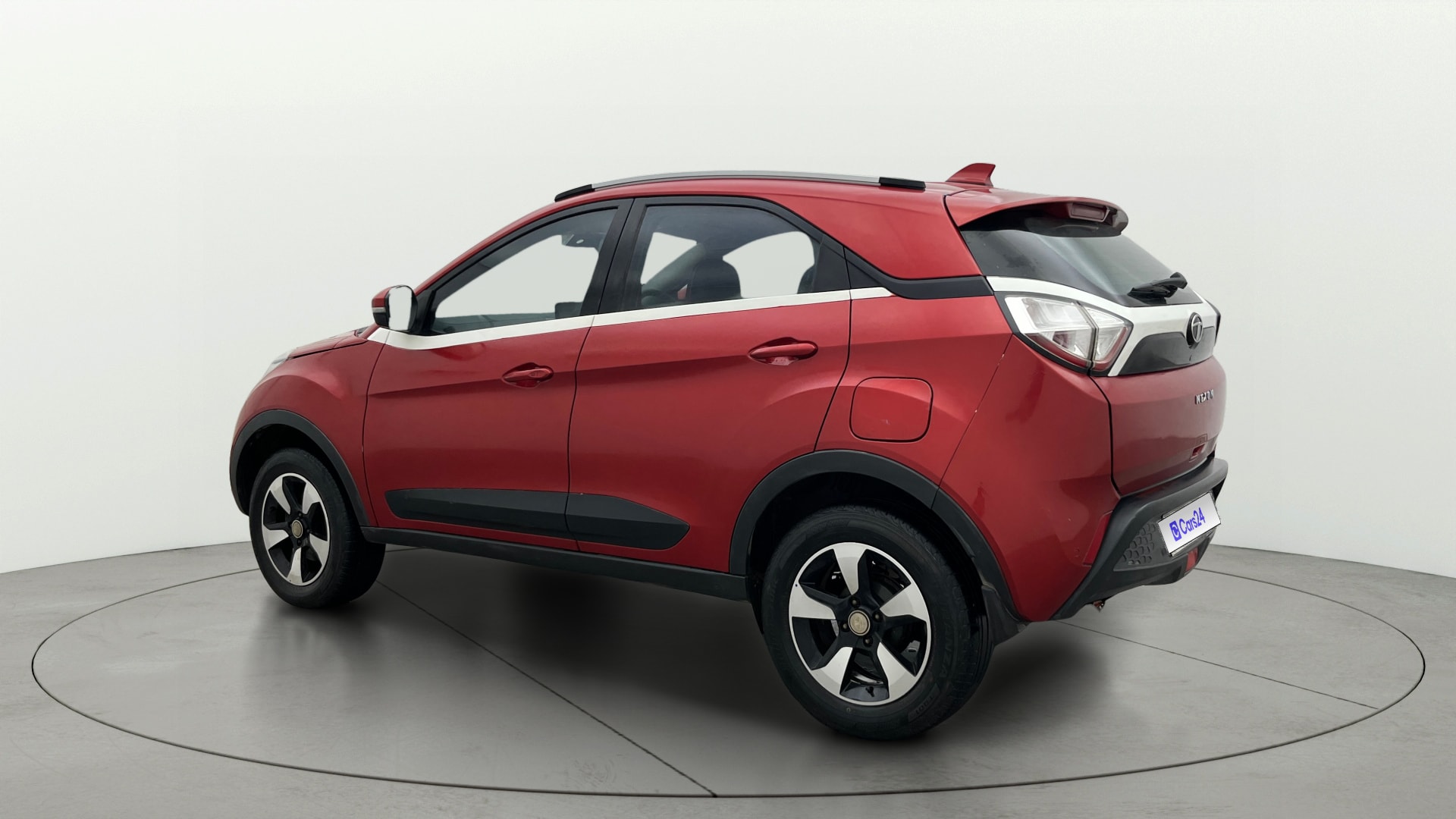 View 2018 Tata Nexon Revotron XE Image 2 Used 2018 Tata Nexon Revotron XE Image 2