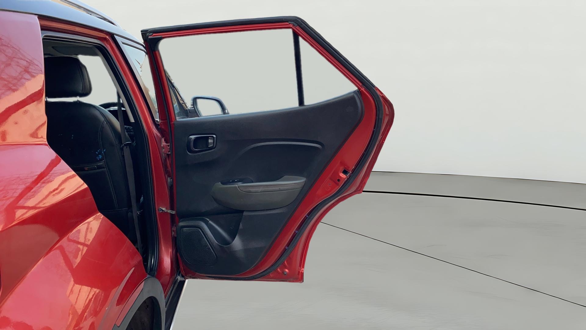 View 2019 Hyundai Venue SX Plus 1.0 Petrol AT Dual Tone Image 6 Used 2019 Hyundai Venue SX Plus 1.0 Petrol AT Dual Tone Image 6