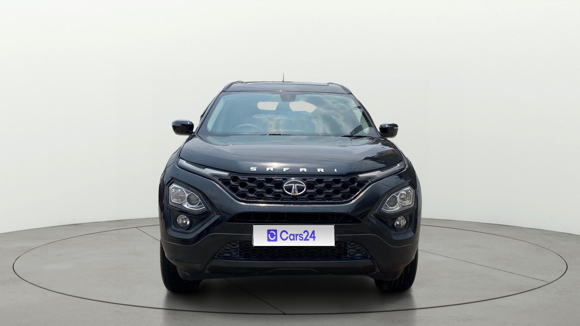 View 2022 Tata Safari XT Plus Image 1 Used 2022 Tata Safari XT Plus Image 1