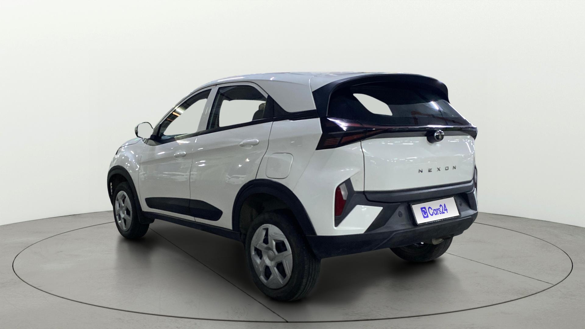 View 2024 Tata Nexon Revotron XE Image 2 Used 2024 Tata Nexon Revotron XE Image 2