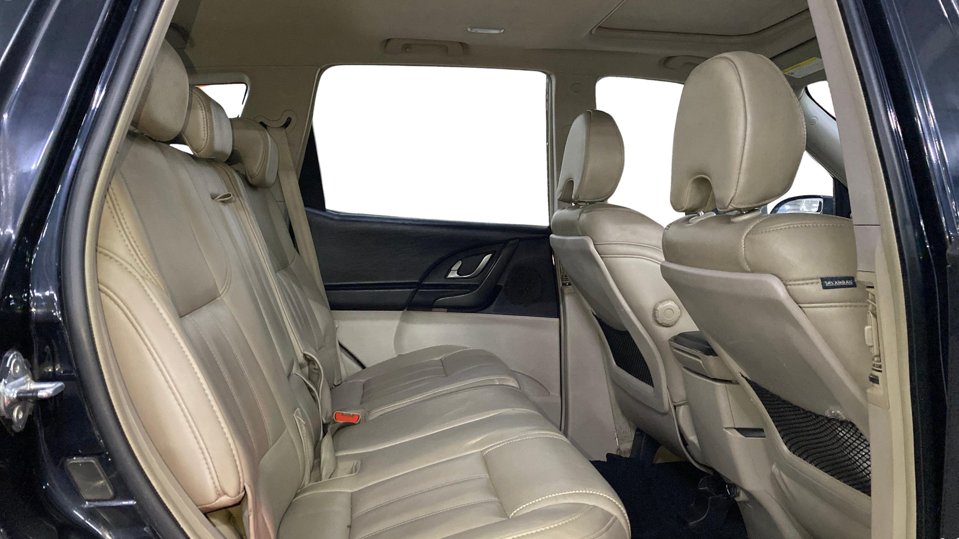 View 2017 Mahindra XUV500 W9 AT Image 36 Used 2017 Mahindra XUV500 W9 AT Image 36