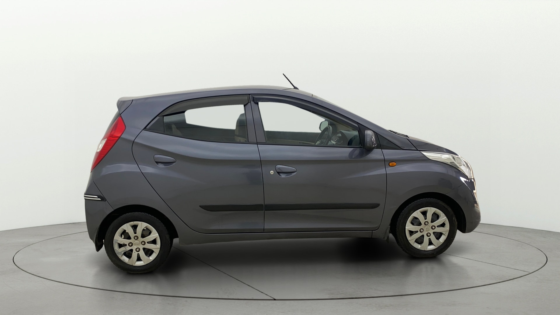 View 2017 Hyundai EON Sportz Image 8 Used 2017 Hyundai EON Sportz Image 8
