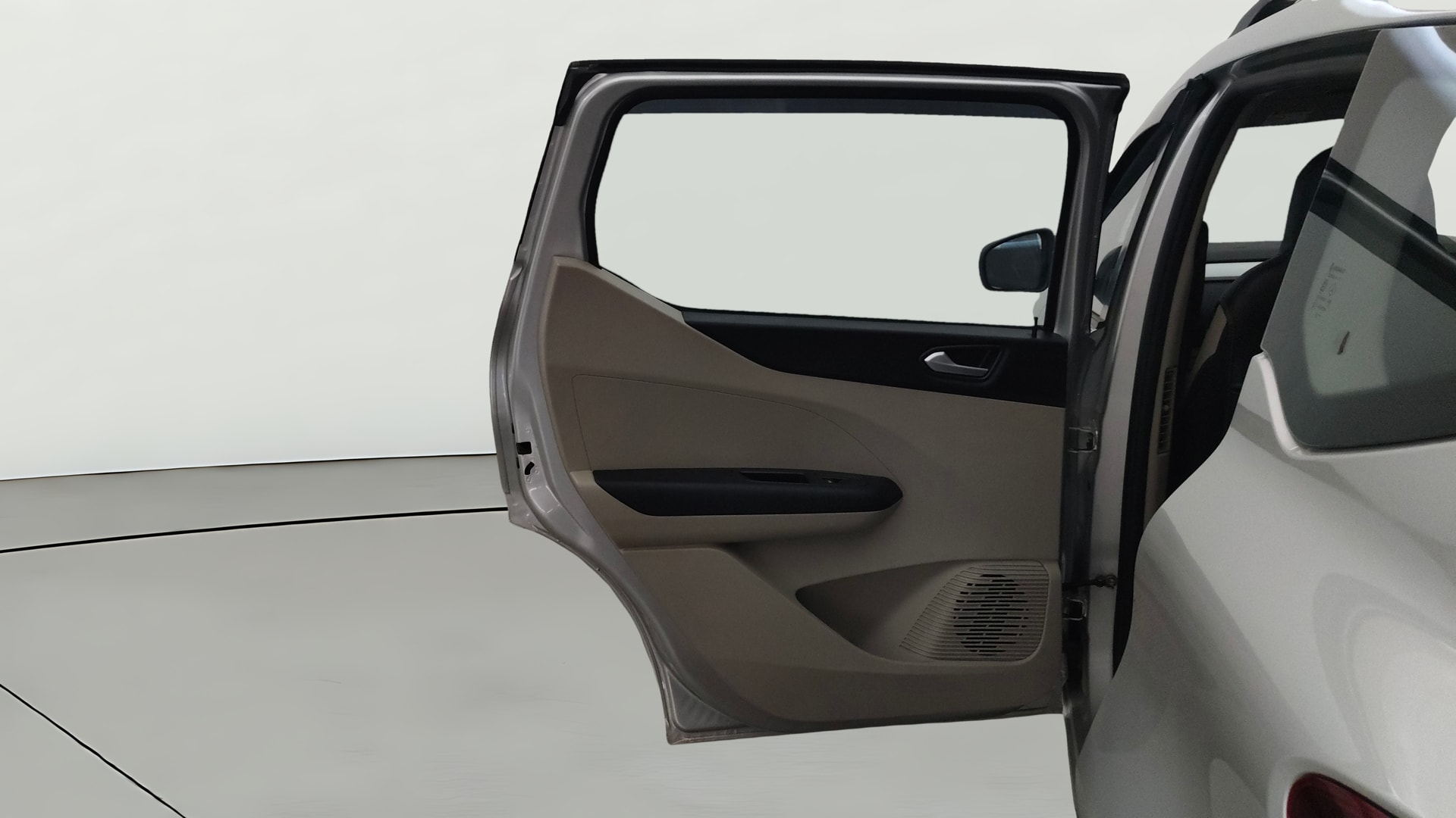 View 2024 Renault Triber RXZ Image 23 Used 2024 Renault Triber RXZ Image 23