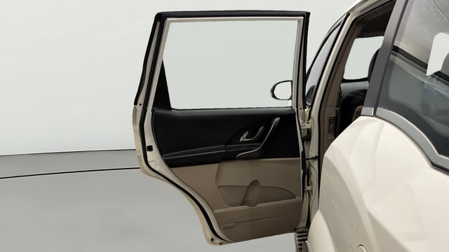View Mahindra XUV500 Image 24 Used Mahindra XUV500 Image 24