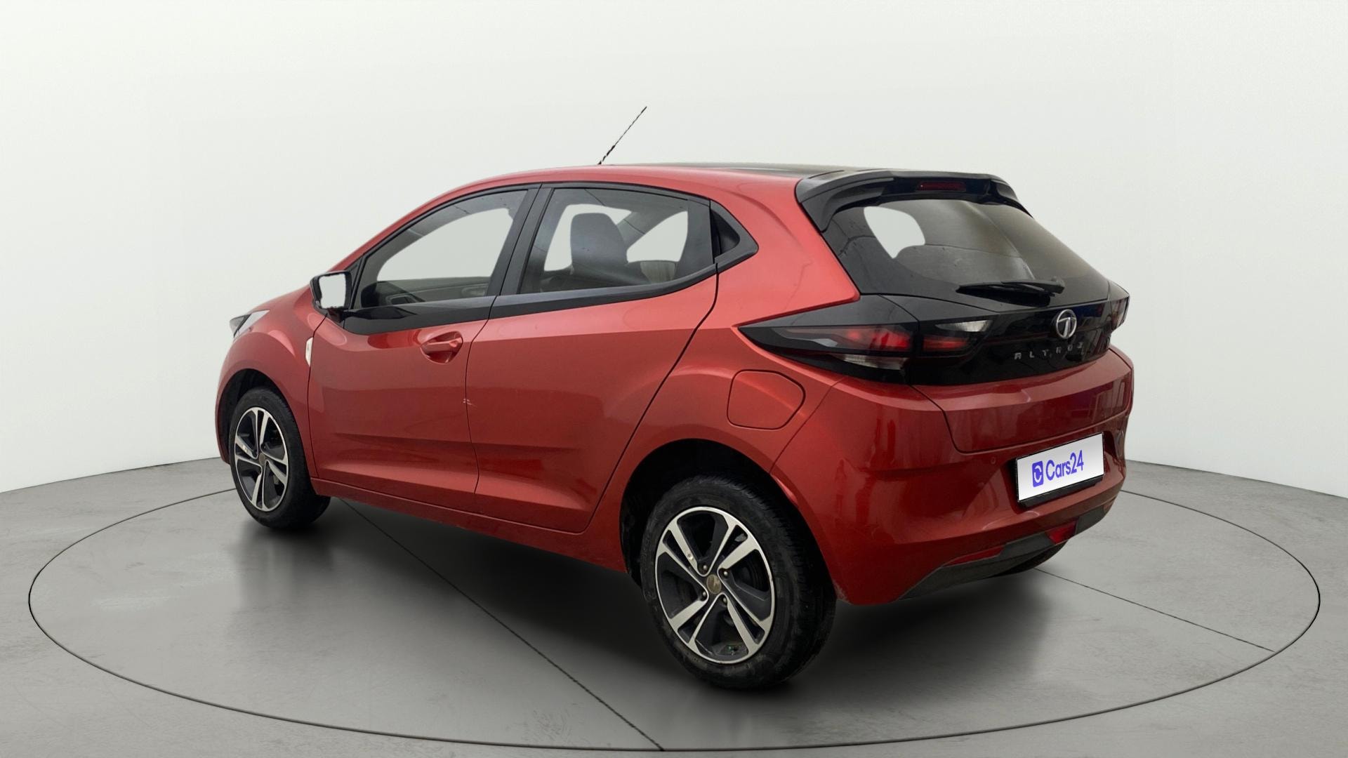 View 2022 Tata Altroz XZ Plus TC Petrol Image 2 Used 2022 Tata Altroz XZ Plus TC Petrol Image 2