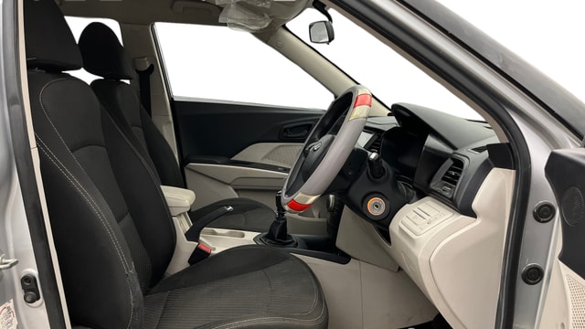View Mahindra XUV300 Image 17 Used Mahindra XUV300 Image 17