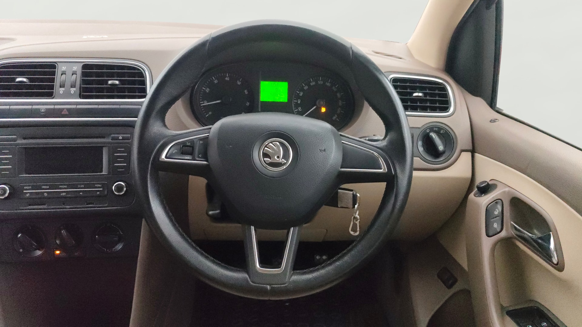 View 2014 Skoda Rapid 1.6 MPI Ambition Petrol BS IV Image 20 Used 2014 Skoda Rapid 1.6 MPI Ambition Petrol BS IV Image 20