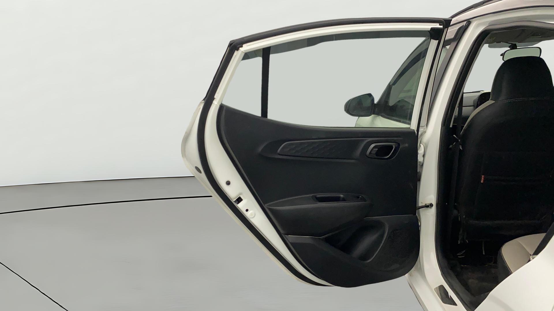 View 2023 Hyundai Grand i10 Nios Sportz Petrol Dual Tone Image 23 Used 2023 Hyundai Grand i10 Nios Sportz Petrol Dual Tone Image 23