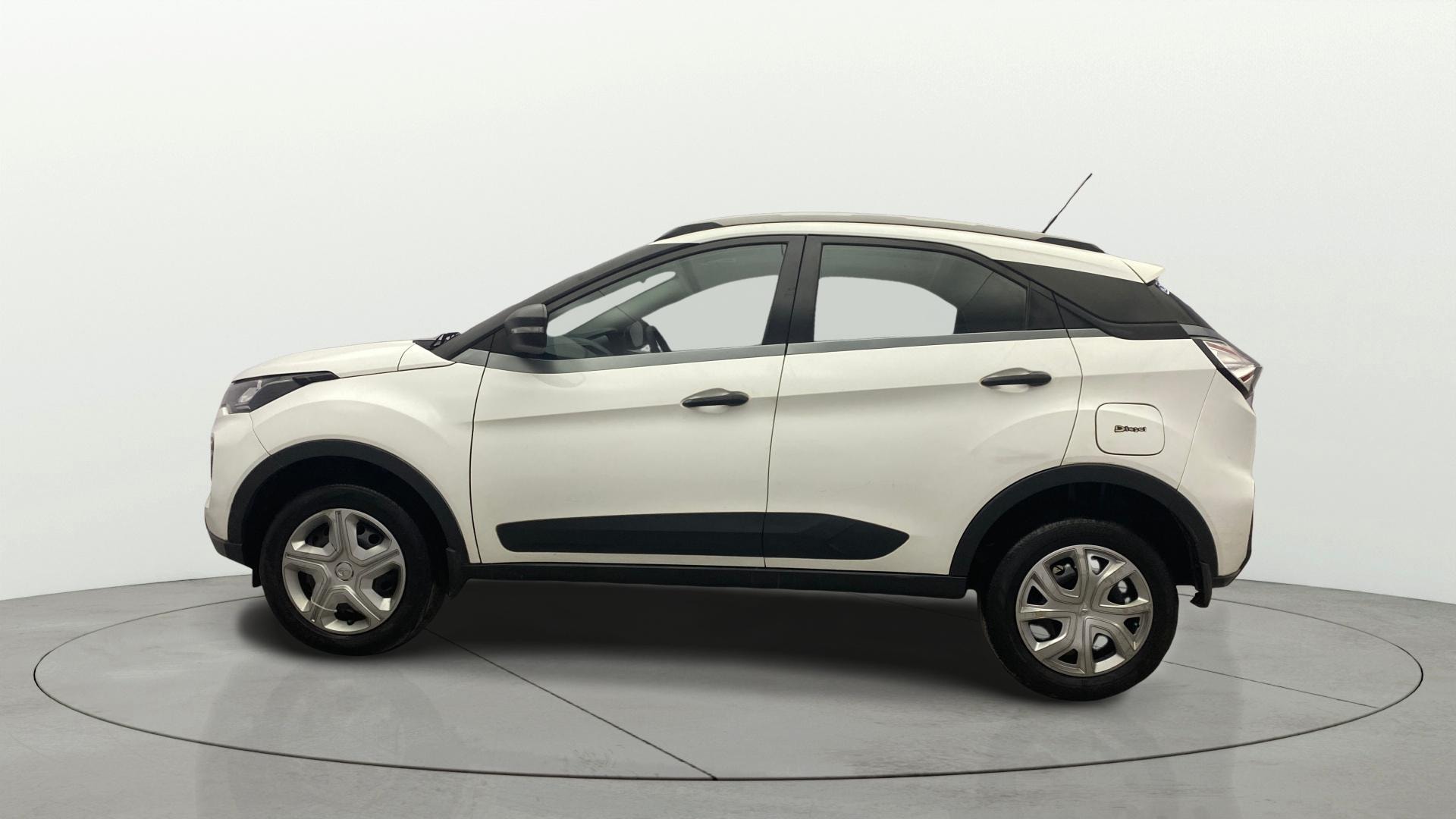 View 2021 Tata Nexon Revotron XE Image 5 Used 2021 Tata Nexon Revotron XE Image 5