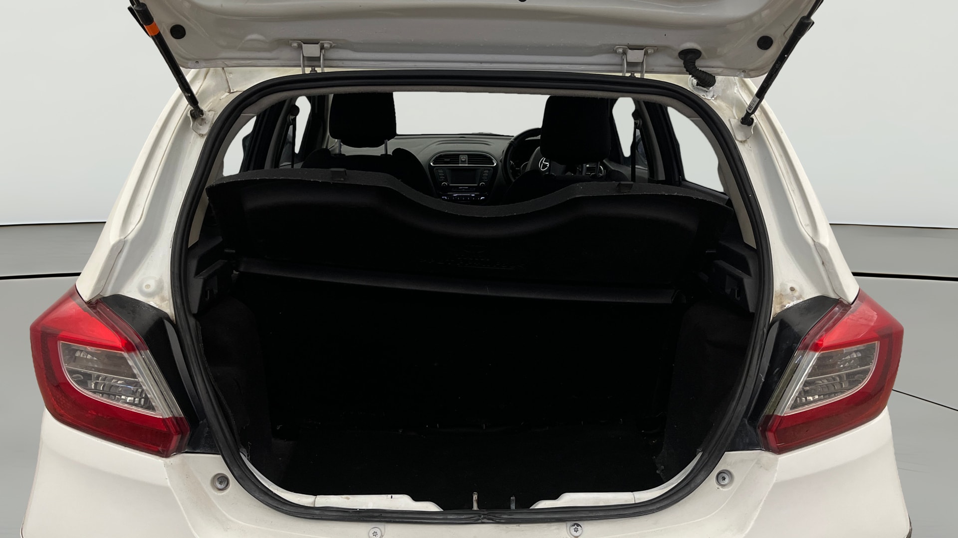 View 2019 Tata Tiago Revotorq XB Image 36 Used 2019 Tata Tiago Revotorq XB Image 36