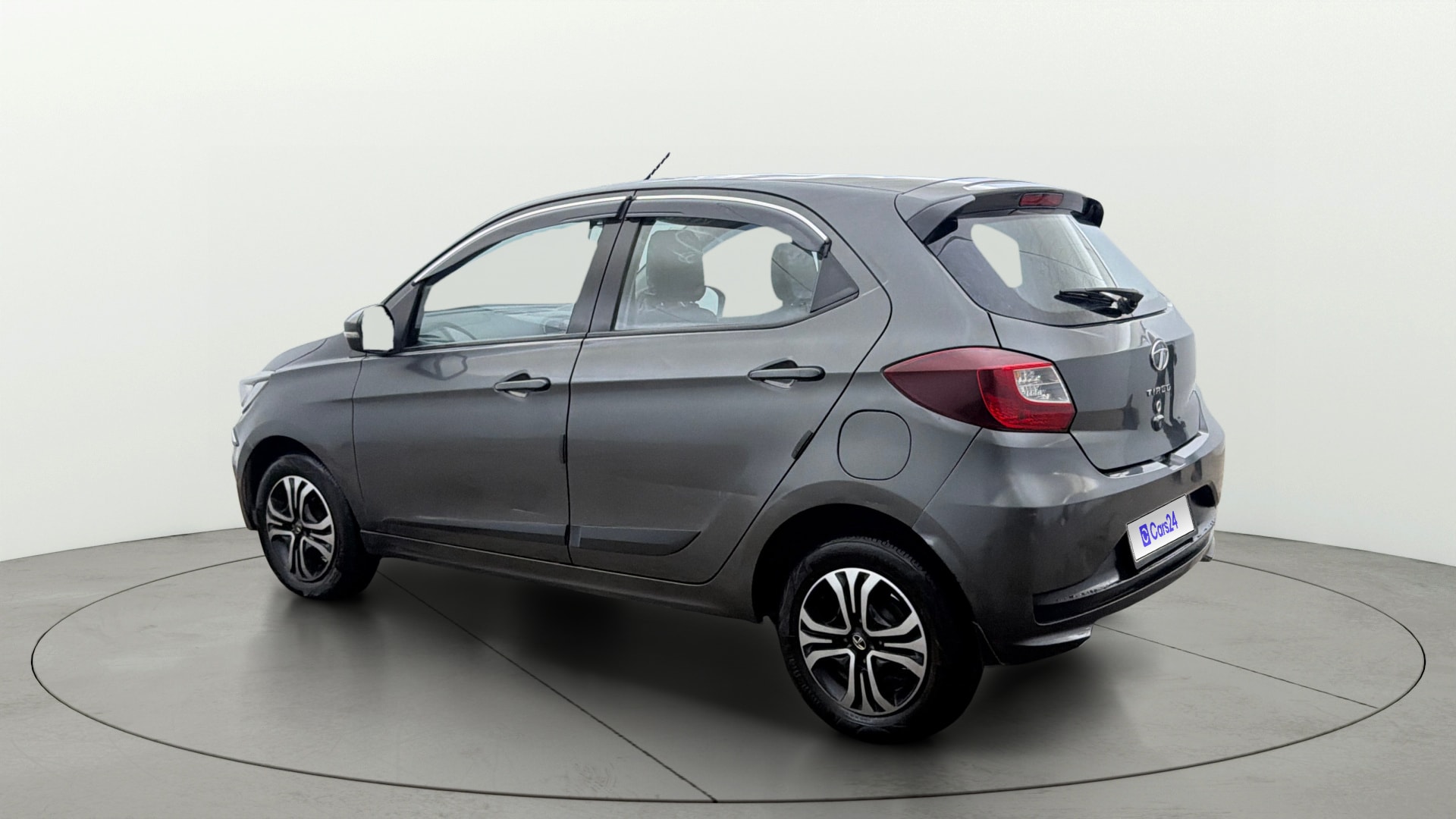 View 2021 Tata Tiago Revotorq XB Image 2 Used 2021 Tata Tiago Revotorq XB Image 2