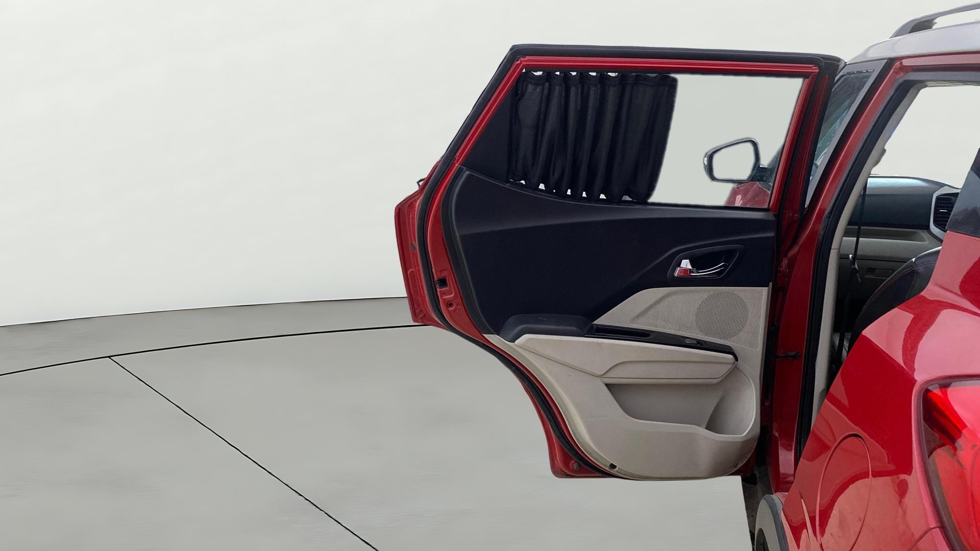 View 2019 Mahindra XUV300 W4 Petrol BS IV Image 22 Used 2019 Mahindra XUV300 W4 Petrol BS IV Image 22