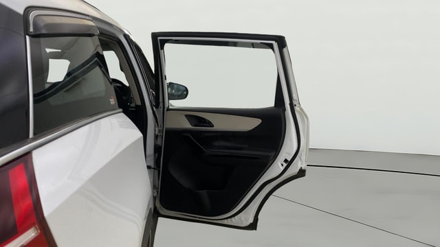 View Mahindra XUV700 Image 7 Used Mahindra XUV700 Image 7