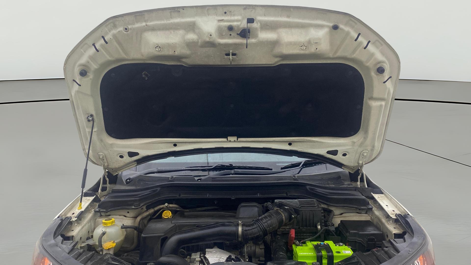 View 2019 Mahindra XUV300 W4 Petrol BS IV Image 18 Used 2019 Mahindra XUV300 W4 Petrol BS IV Image 18