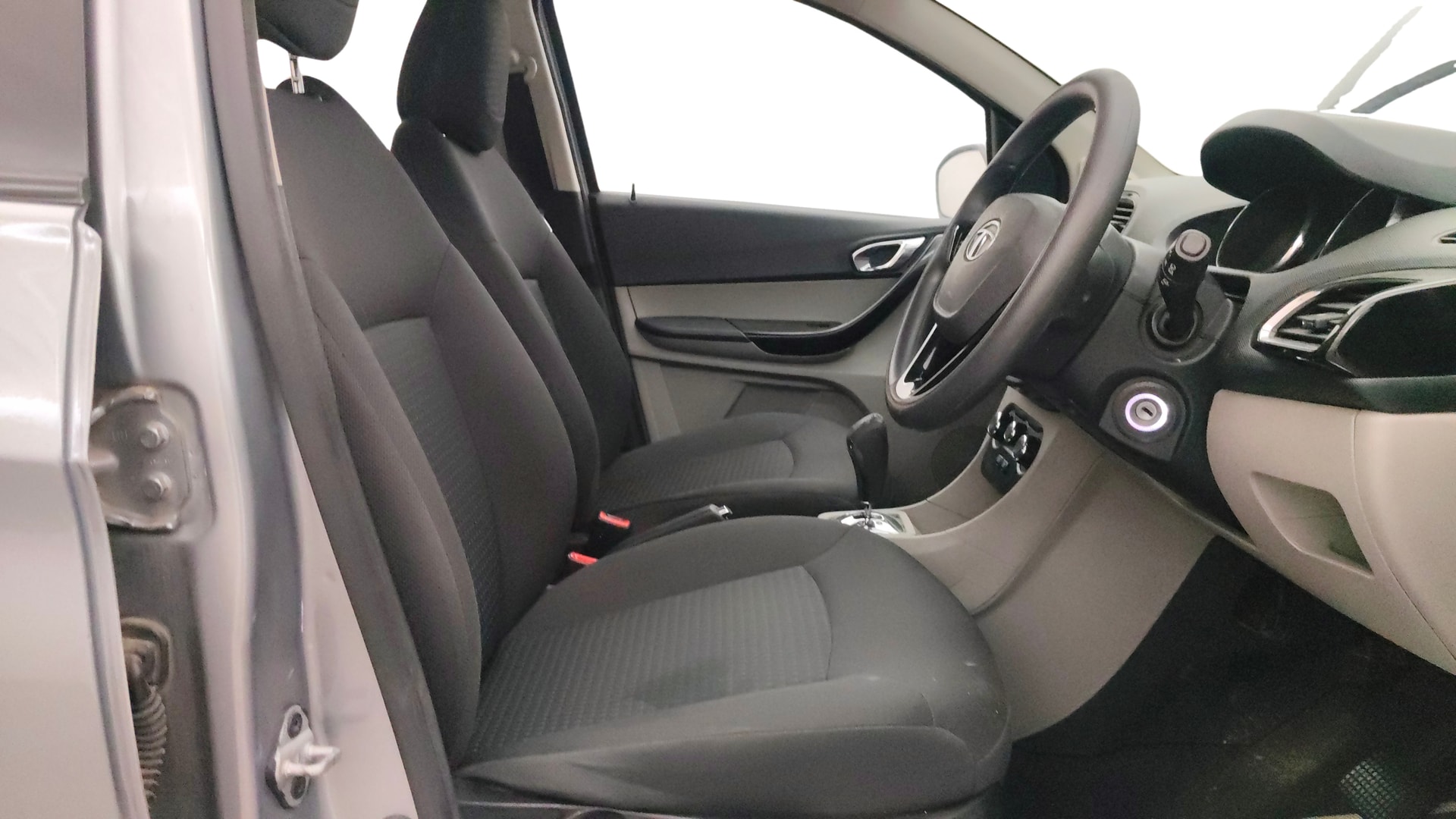 View 2018 Tata Tiago Revotorq XB Image 25 Used 2018 Tata Tiago Revotorq XB Image 25