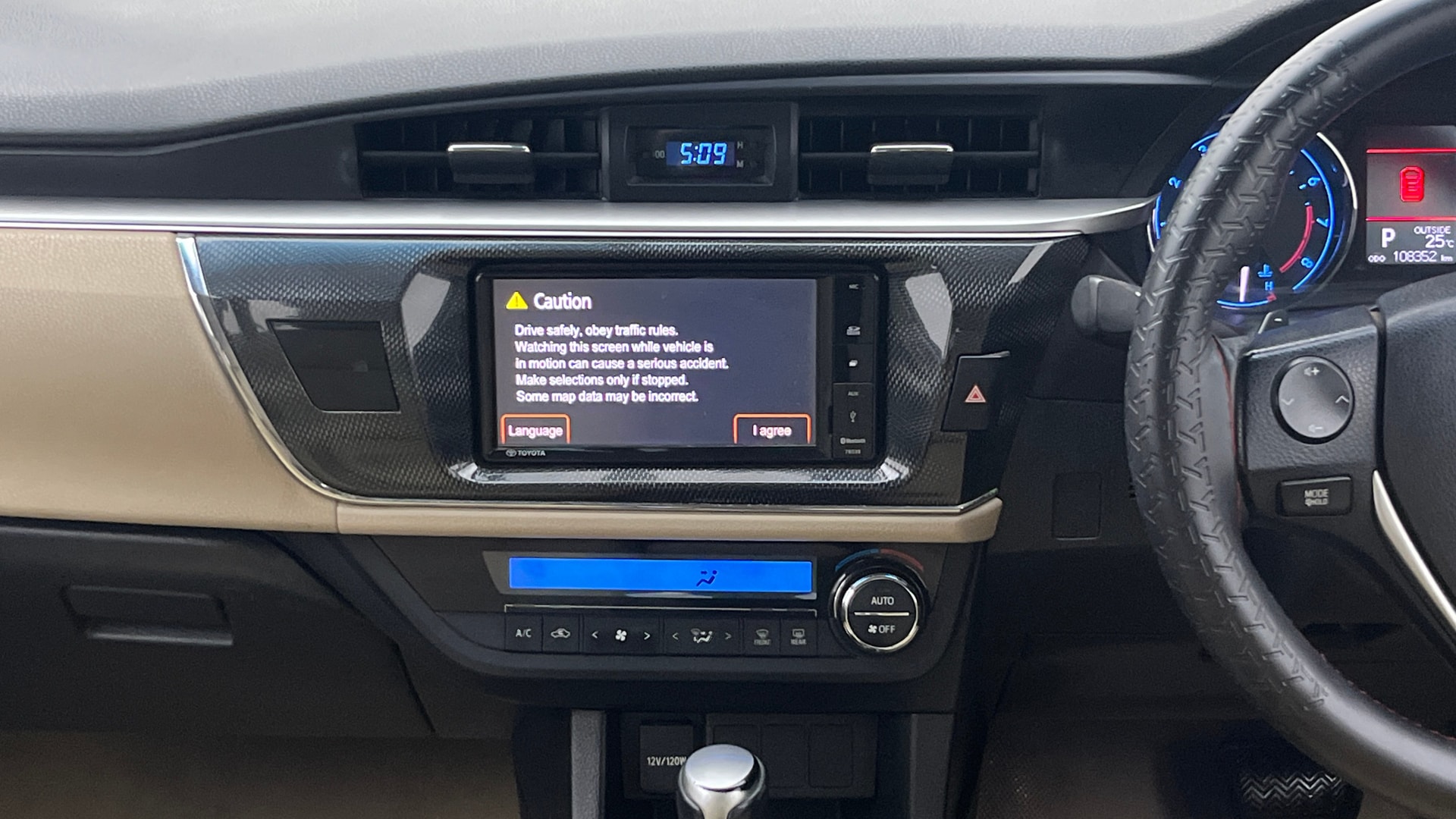 View 2014 Toyota Corolla Altis 1.8 VL AT Image 32 Used 2014 Toyota Corolla Altis 1.8 VL AT Image 32