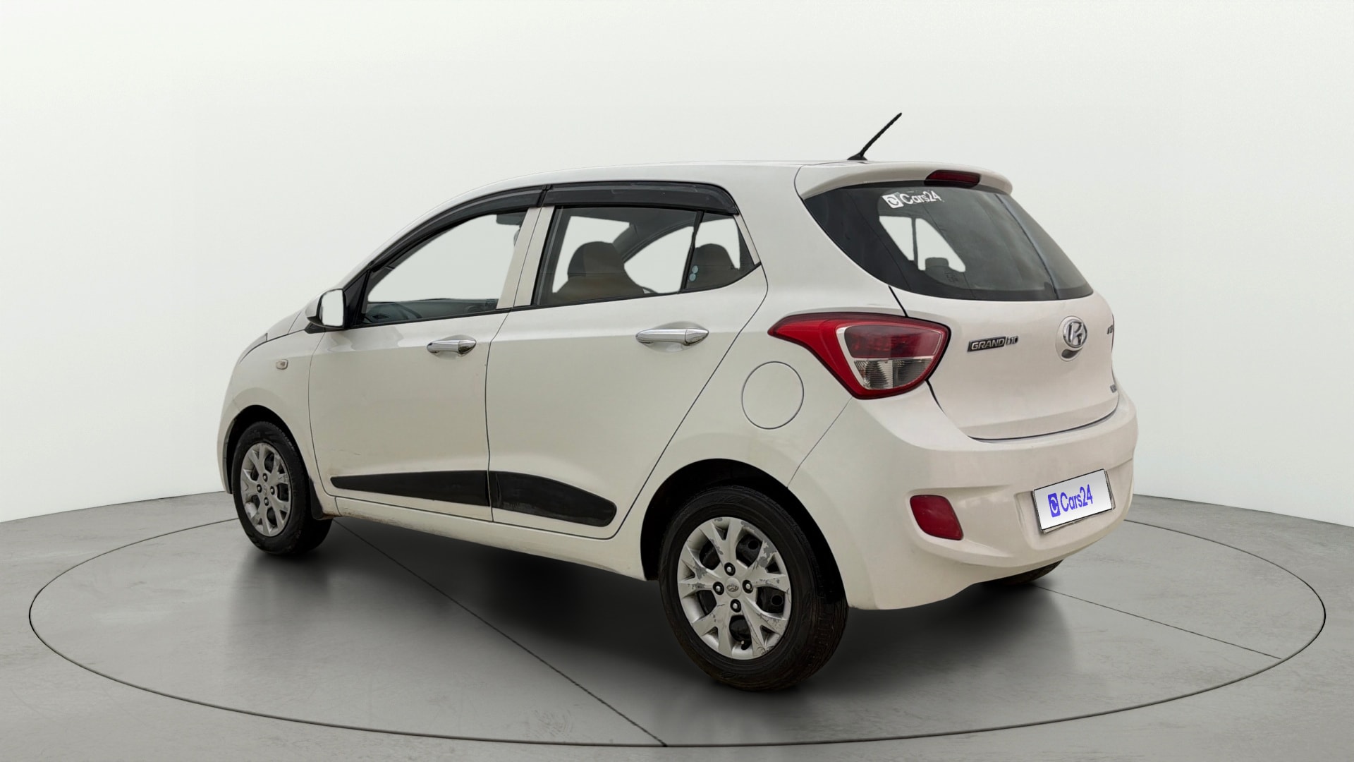 View 2015 Hyundai Grand i10 Magna 1.2 Kappa VTVT Image 2 Used 2015 Hyundai Grand i10 Magna 1.2 Kappa VTVT Image 2