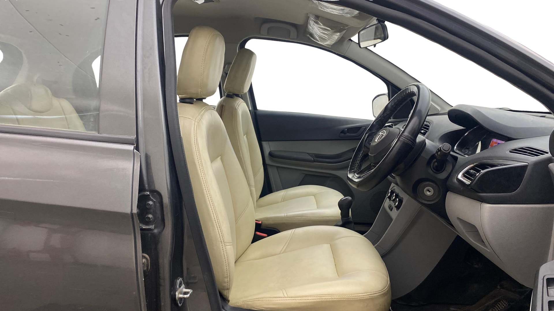 View 2023 Tata Tiago Revotorq XB Image 26 Used 2023 Tata Tiago Revotorq XB Image 26