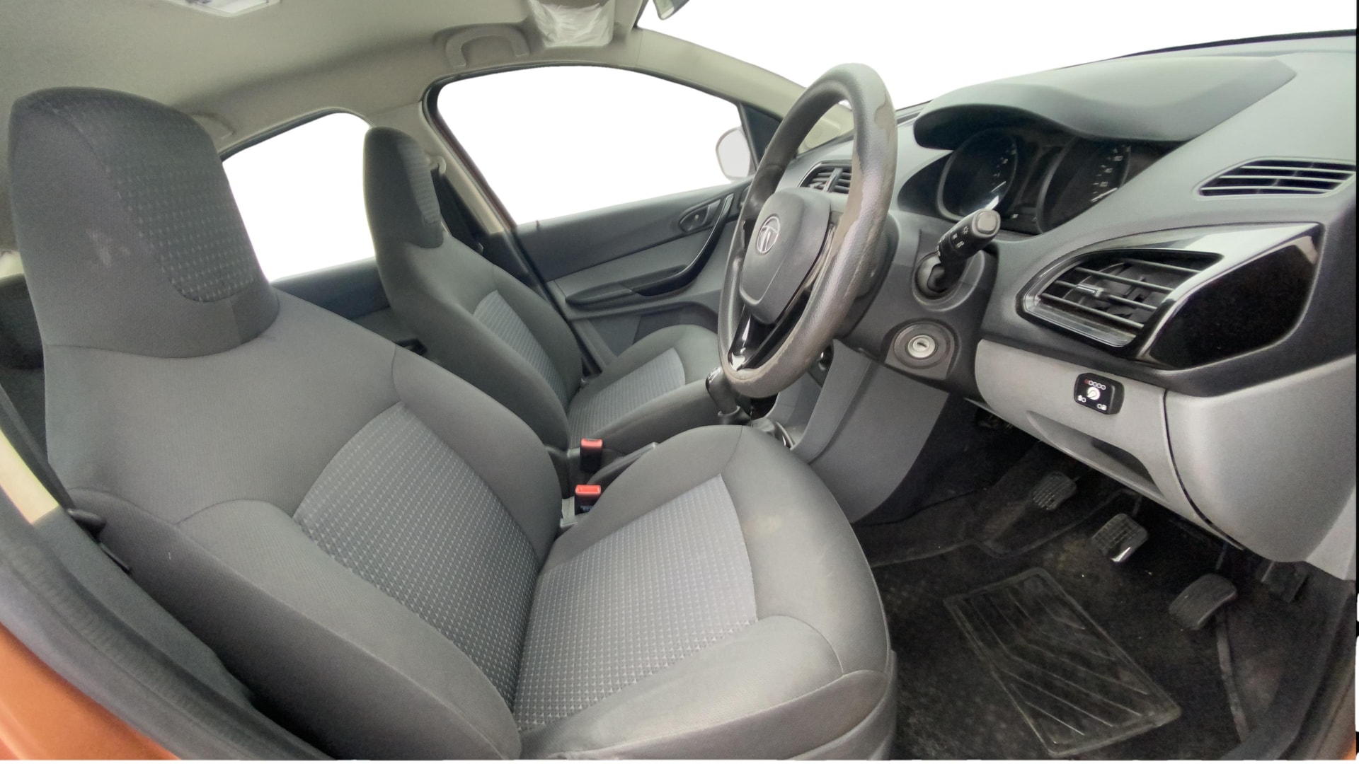 View 2018 Tata Tigor XE Diesel Image 26 Used 2018 Tata Tigor XE Diesel Image 26
