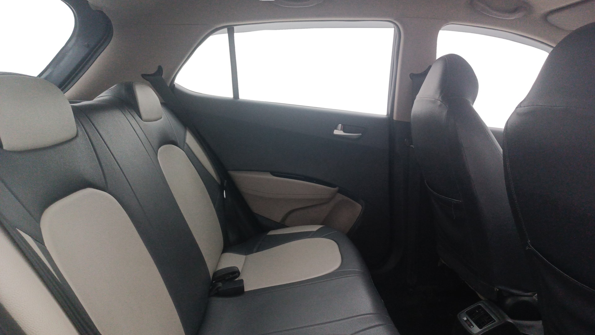 View 2015 Hyundai Grand i10 Sportz 1.2 Kappa Image 28 Used 2015 Hyundai Grand i10 Sportz 1.2 Kappa Image 28