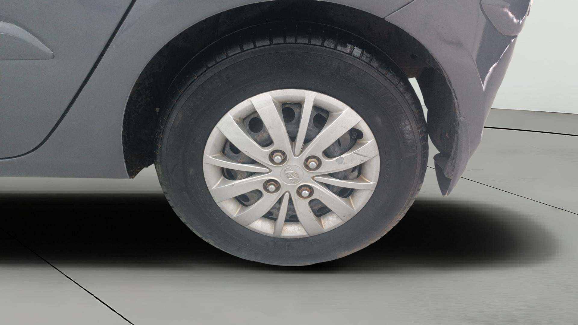 View 2013 Hyundai i10 1.2 Sportz MT Image 11 Used 2013 Hyundai i10 1.2 Sportz MT Image 11
