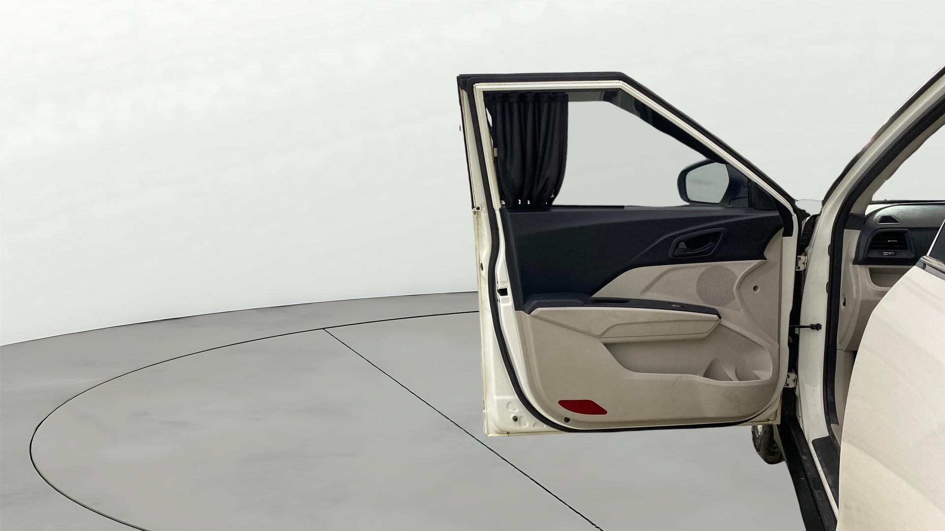 View 2022 Mahindra XUV300 W4 Petrol BS IV Image 30 Used 2022 Mahindra XUV300 W4 Petrol BS IV Image 30