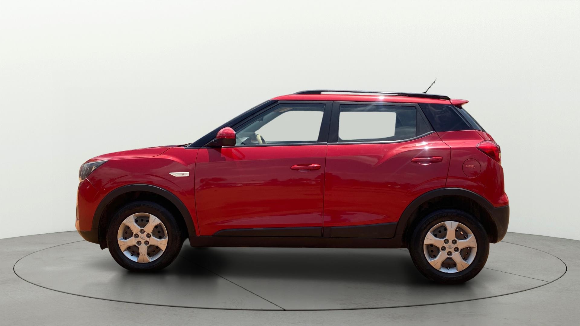 View 2019 Mahindra XUV300 W4 Petrol BS IV Image 5 Used 2019 Mahindra XUV300 W4 Petrol BS IV Image 5