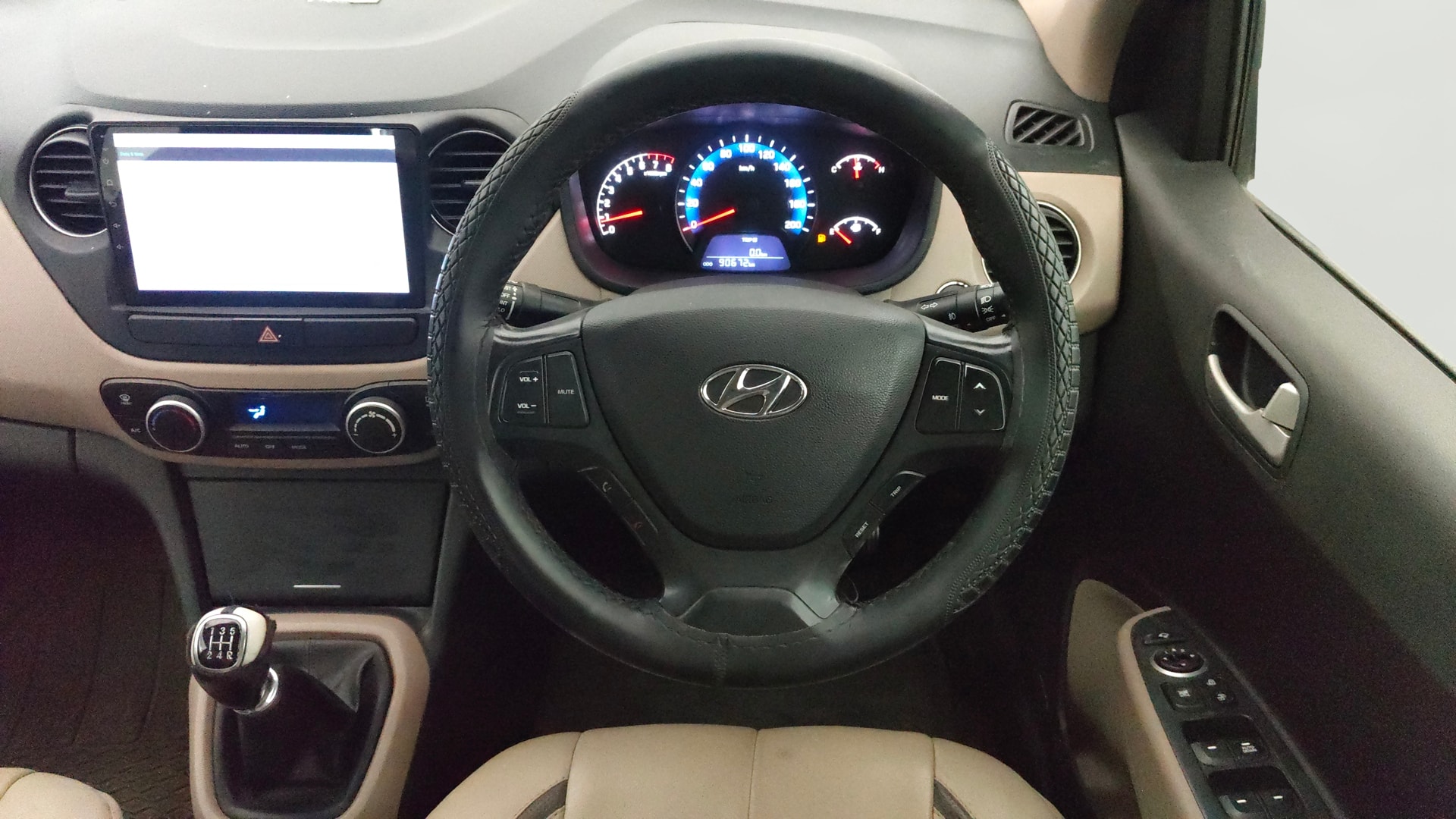 View 2014 Hyundai Xcent SX Petrol (O) Image 20 Used 2014 Hyundai Xcent SX Petrol (O) Image 20