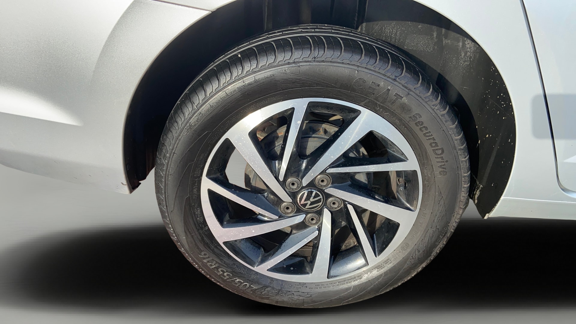 View 2023 Volkswagen Virtus Topline 1.0 TSI MT Image 25 Used 2023 Volkswagen Virtus Topline 1.0 TSI MT Image 25