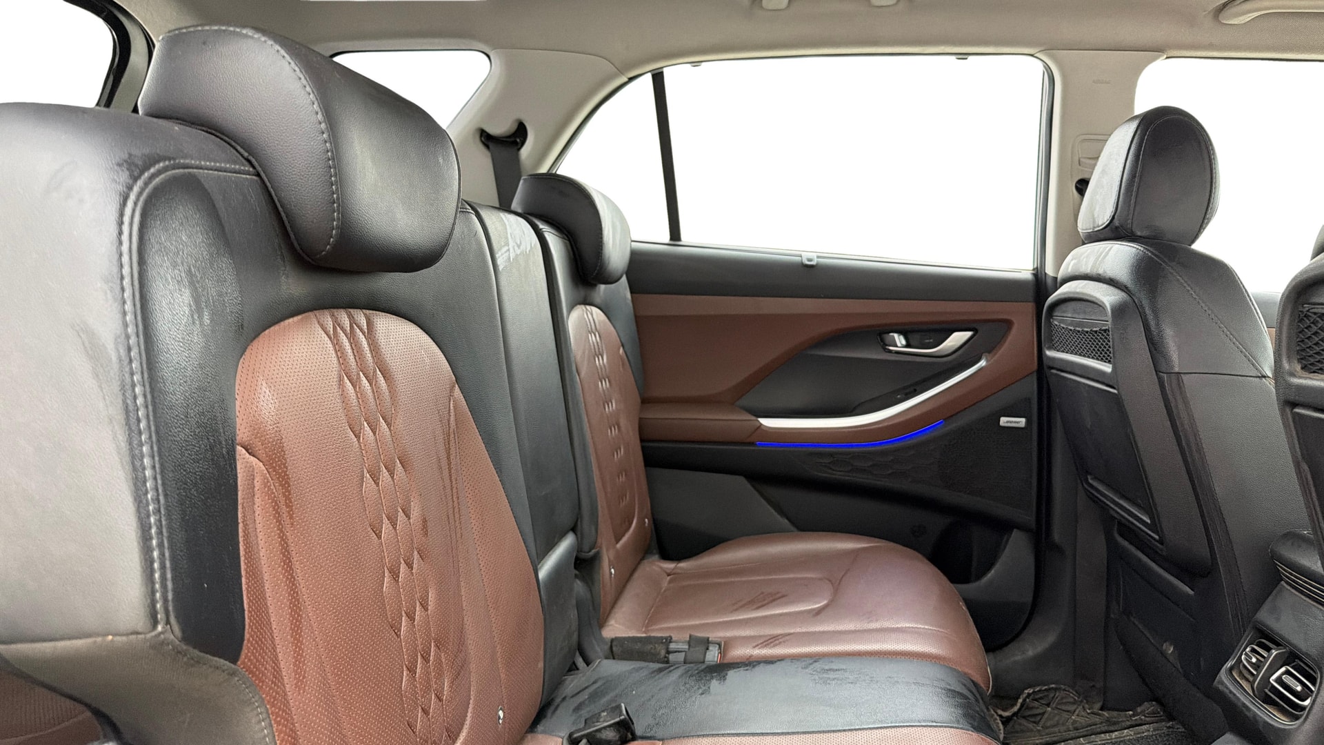 View 2023 Hyundai Alcazar Prestige 6 Seater MT Petrol Image 38 Used 2023 Hyundai Alcazar Prestige 6 Seater MT Petrol Image 38