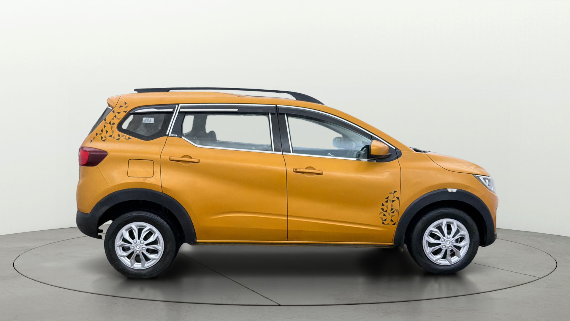 View 2021 Renault Triber RXZ Image 8 Used 2021 Renault Triber RXZ Image 8