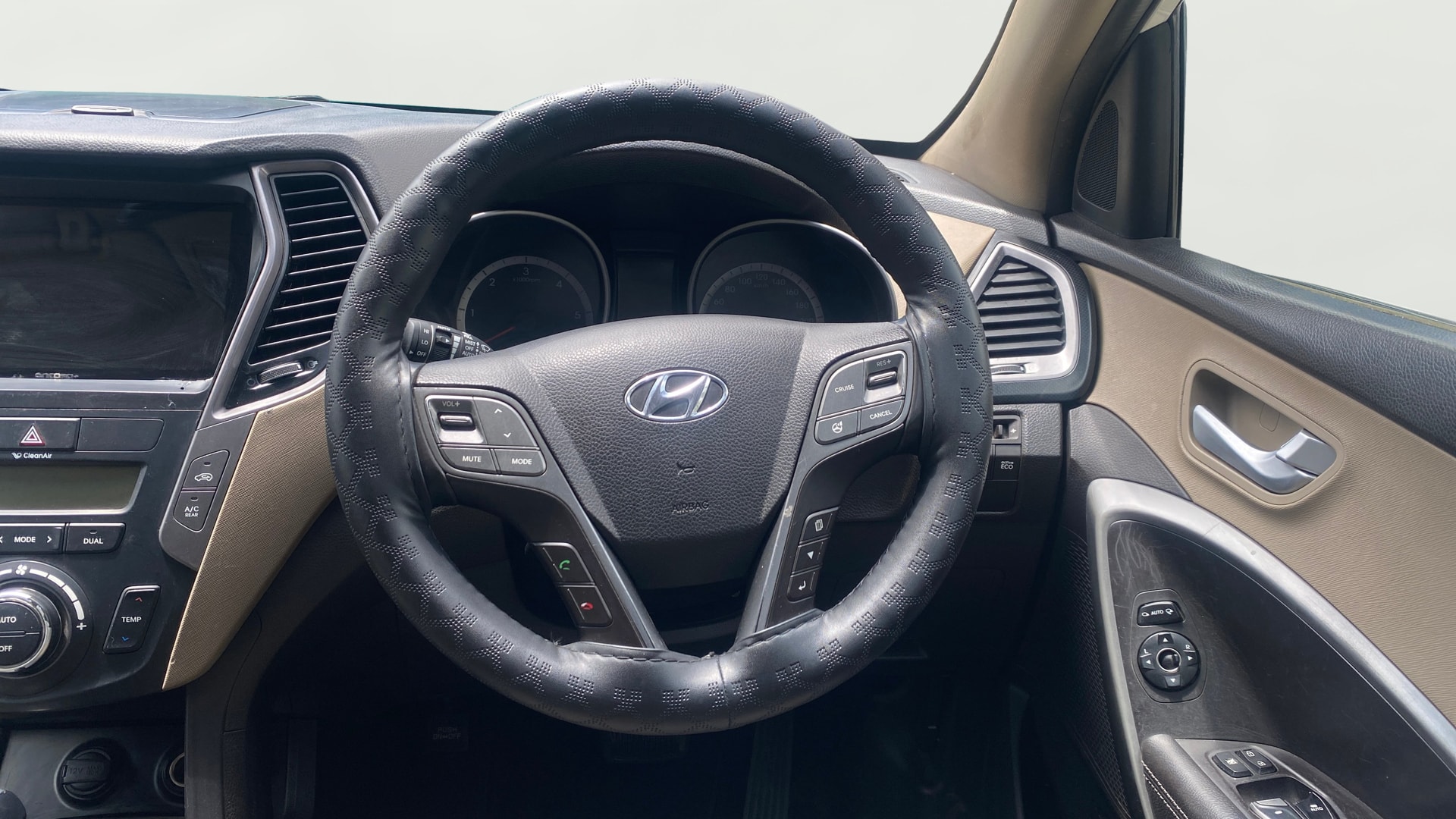 View 2014 Hyundai Santa Fe 2WD AT Image 14 Used 2014 Hyundai Santa Fe 2WD AT Image 14