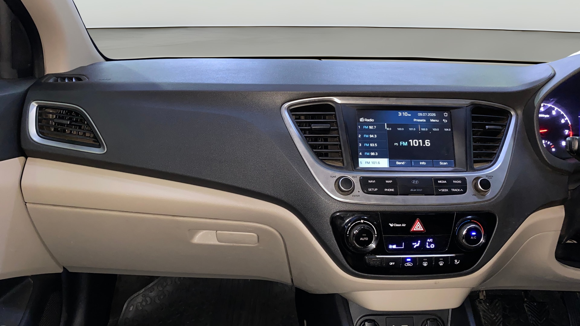 View 2018 Hyundai Verna 1.6 VTVT SX Image 32 Used 2018 Hyundai Verna 1.6 VTVT SX Image 32
