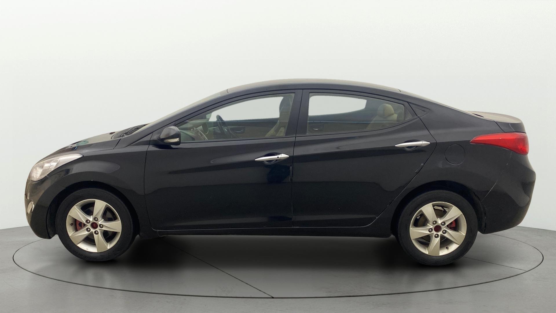 View 2014 Hyundai Elantra 1.6 CRDi S Image 26 Used 2014 Hyundai Elantra 1.6 CRDi S Image 26