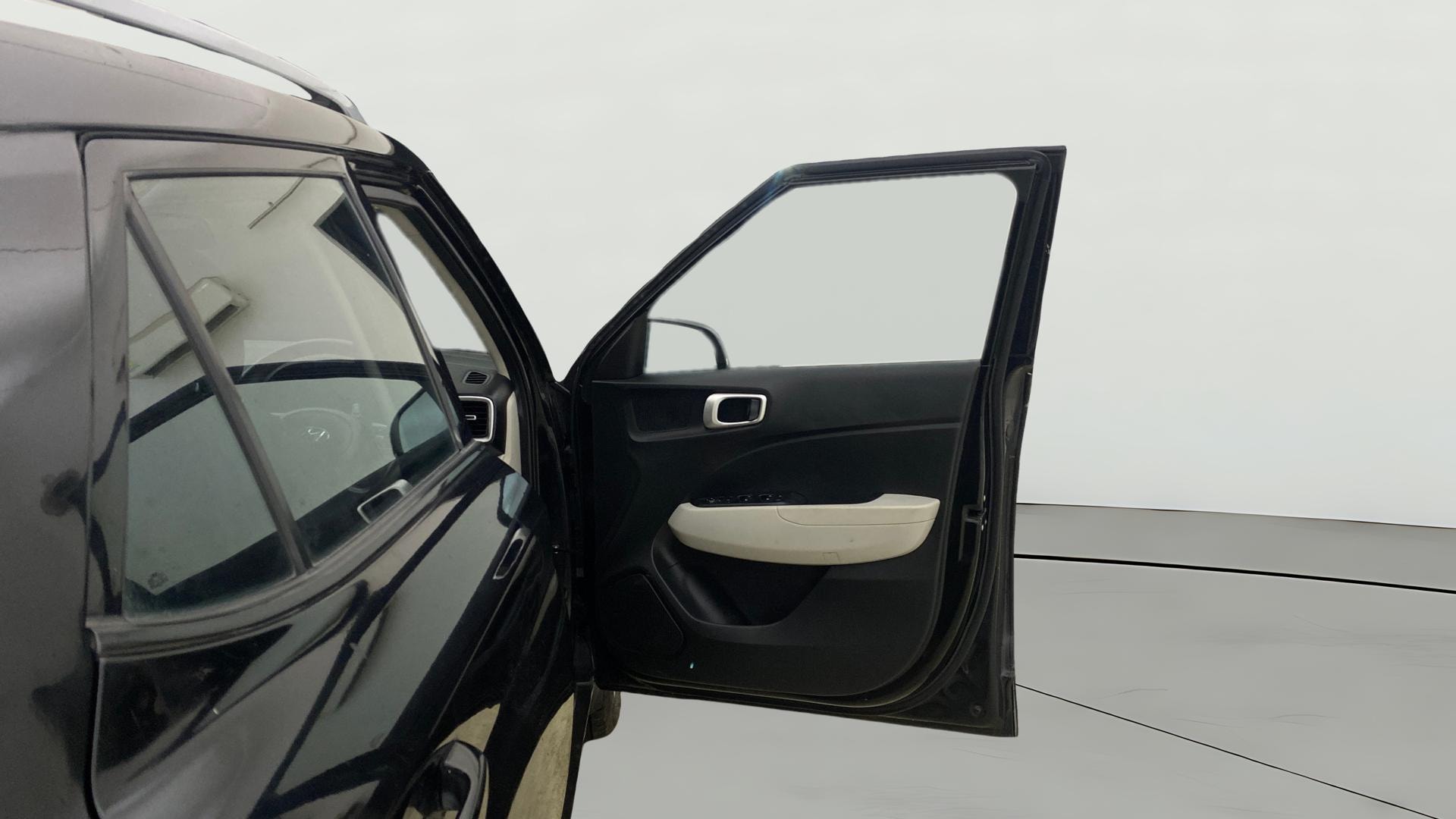 View 2022 Hyundai Venue SX 1.2 Petrol MT Image 45 Used 2022 Hyundai Venue SX 1.2 Petrol MT Image 45