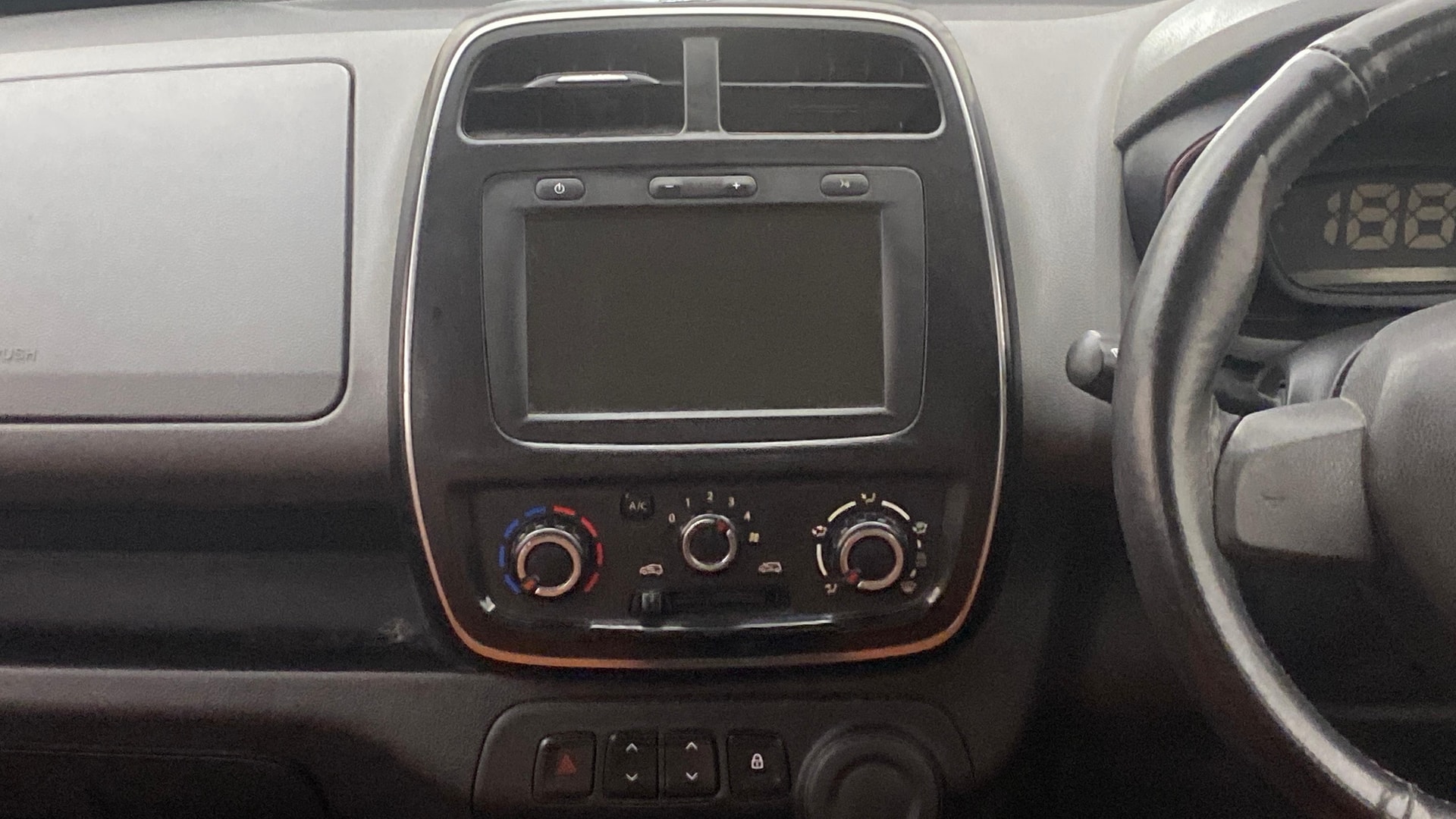 View 2019 Renault Kwid RXL 1.0 BS IV Image 17 Used 2019 Renault Kwid RXL 1.0 BS IV Image 17