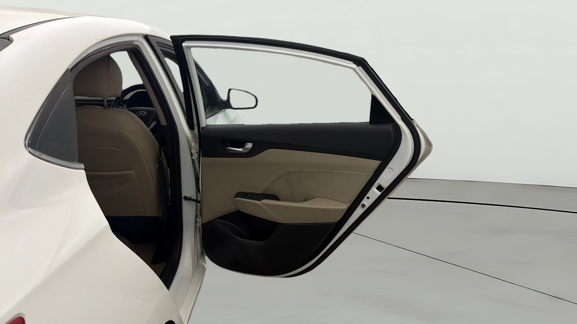 View 2019 Hyundai Verna 1.6 VTVT SX Image 8 Used 2019 Hyundai Verna 1.6 VTVT SX Image 8
