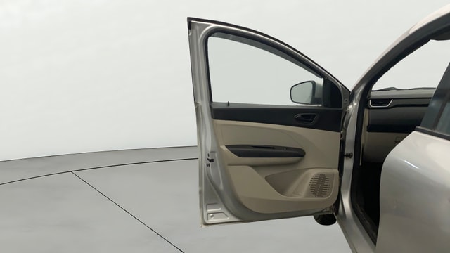 View Renault Triber Image 40 Used Renault Triber Image 40