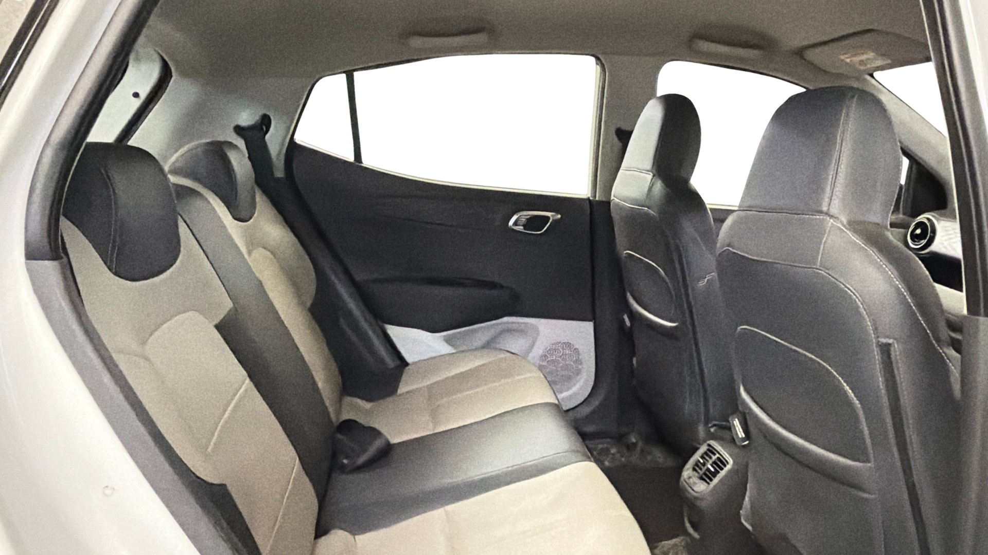 View 2022 Hyundai Grand i10 Nios Sportz Petrol AMT Image 29 Used 2022 Hyundai Grand i10 Nios Sportz Petrol AMT Image 29
