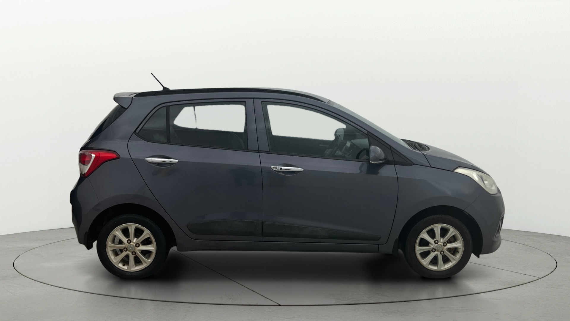 View 2015 Hyundai Grand i10 1.1 Asta Diesel Image 9 Used 2015 Hyundai Grand i10 1.1 Asta Diesel Image 9