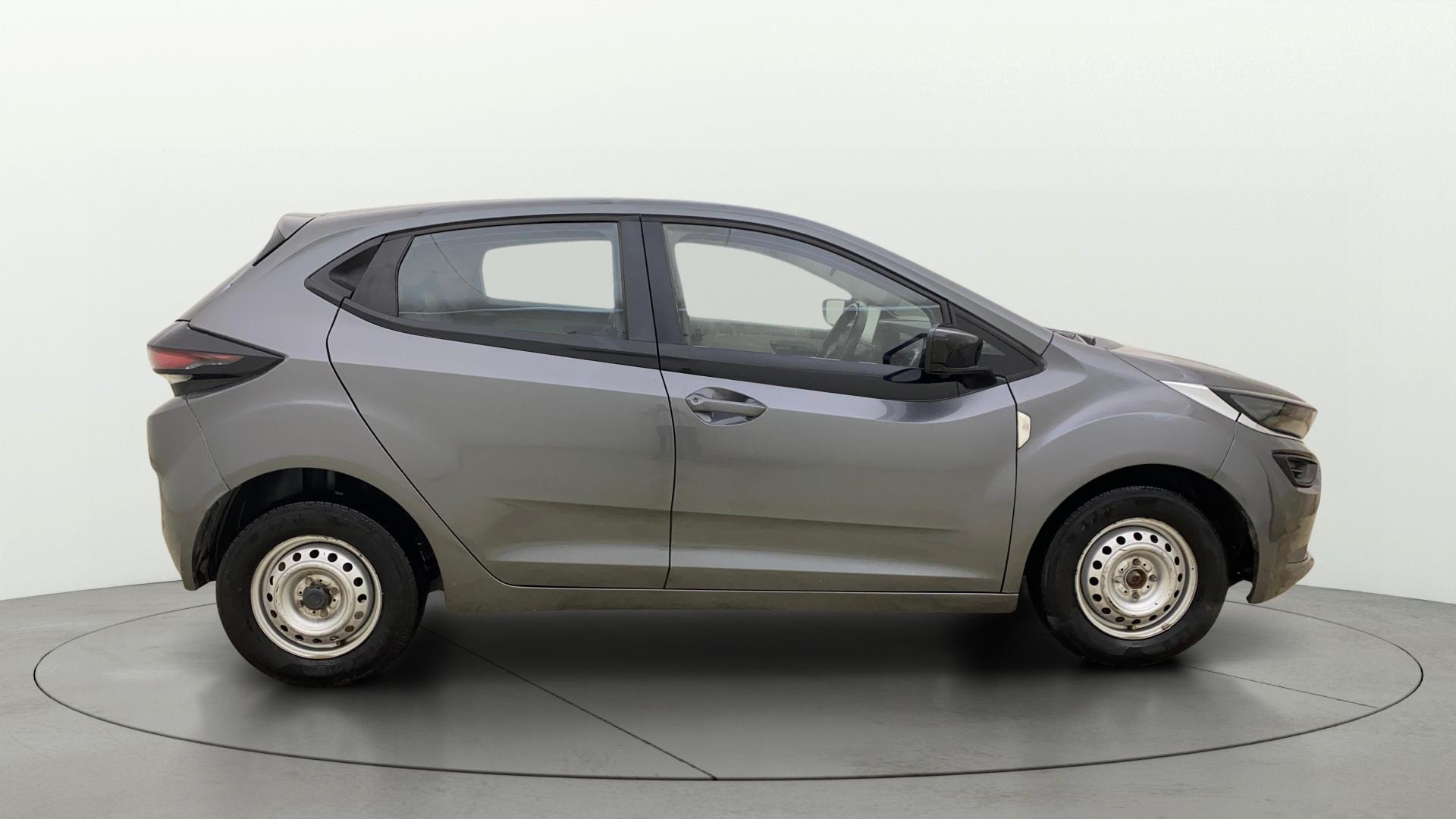 View 2022 Tata Altroz XE Petrol Image 8 Used 2022 Tata Altroz XE Petrol Image 8