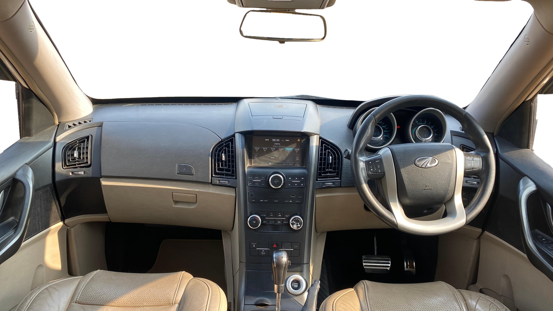 View 2017 Mahindra XUV500 W10 1.99-Litre AT Image 31 Used 2017 Mahindra XUV500 W10 1.99-Litre AT Image 31