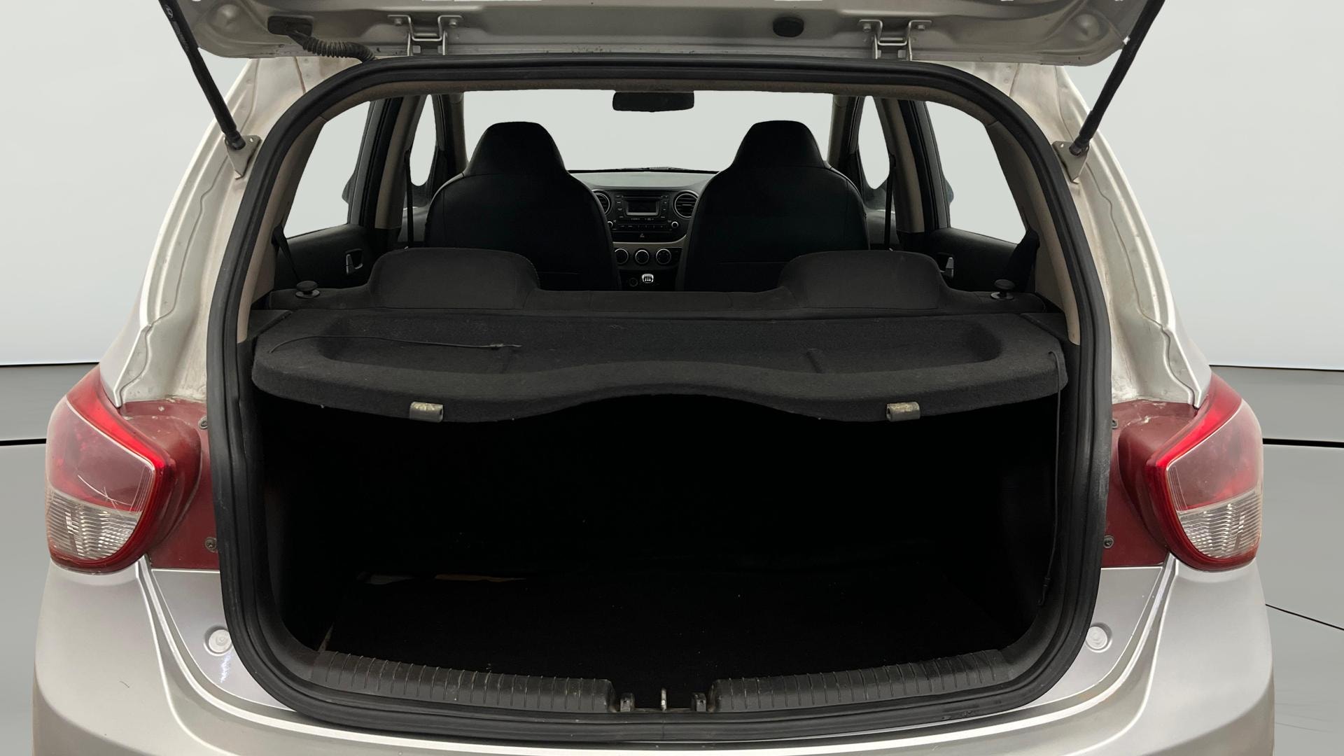View 2015 Hyundai Grand i10 Sportz 1.2 Kappa Image 37 Used 2015 Hyundai Grand i10 Sportz 1.2 Kappa Image 37