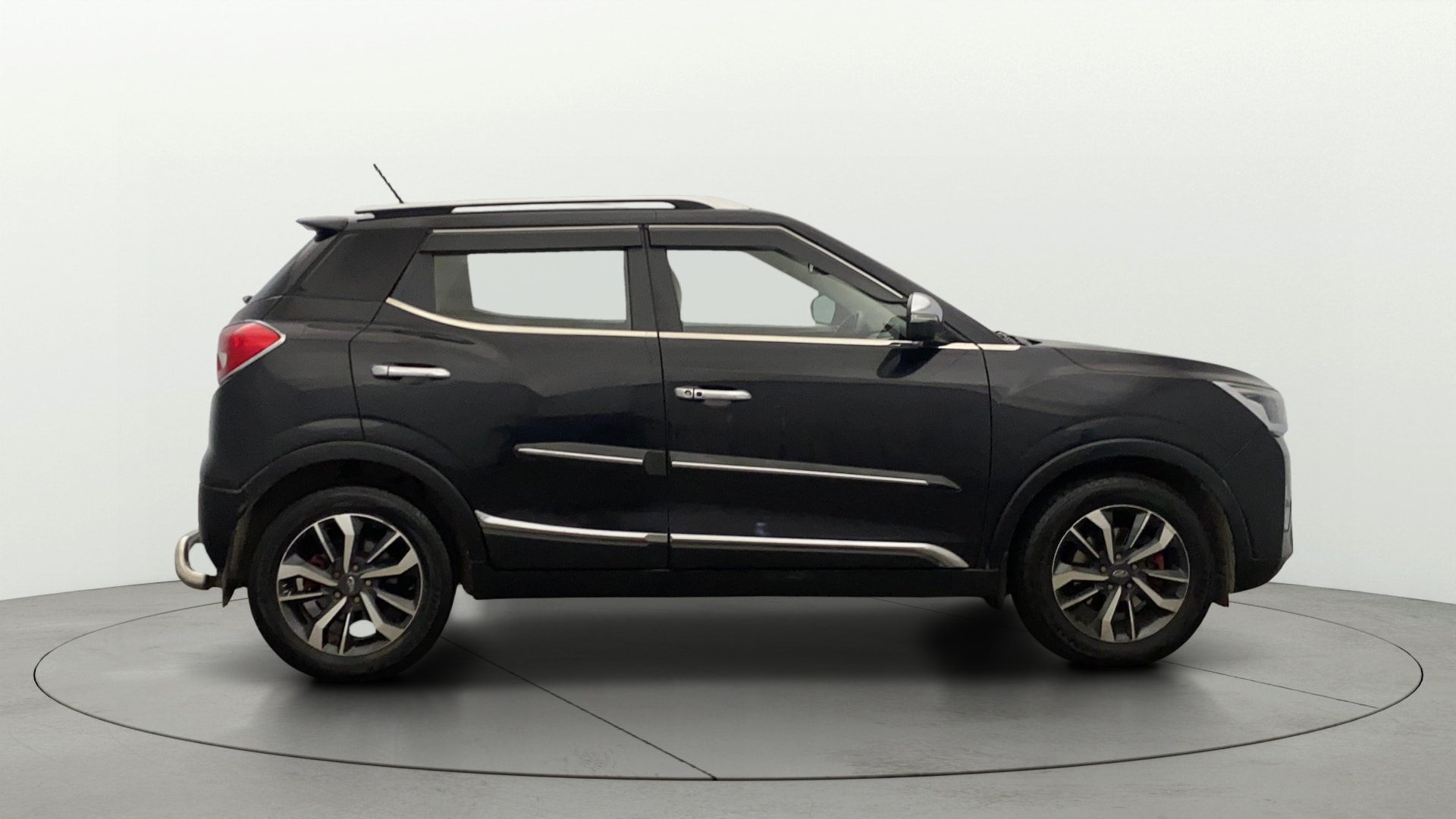View 2019 Mahindra XUV300 W4 Petrol BS IV Image 29 Used 2019 Mahindra XUV300 W4 Petrol BS IV Image 29