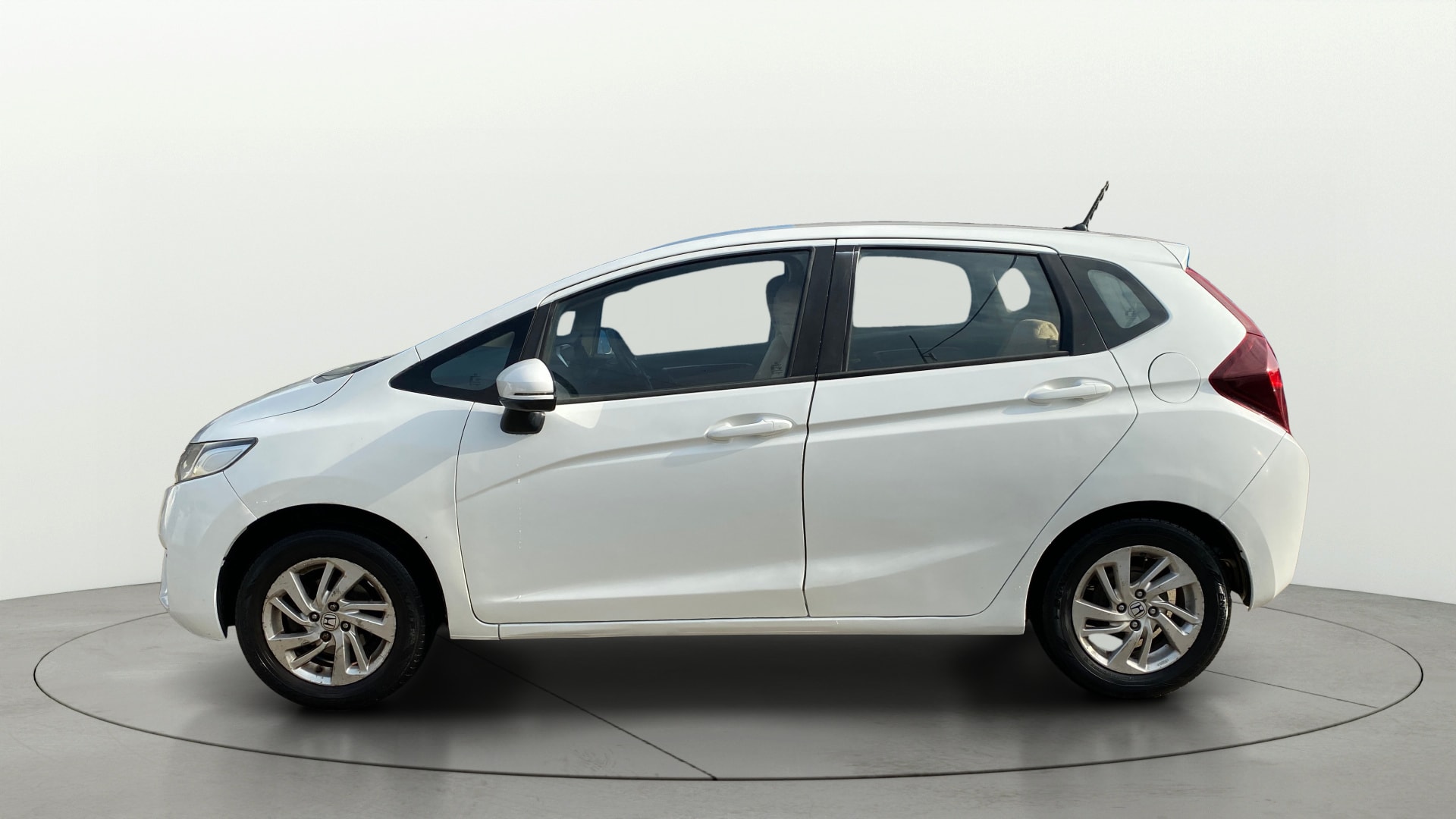 View 2016 Honda Jazz E MT Diesel Image 5 Used 2016 Honda Jazz E MT Diesel Image 5