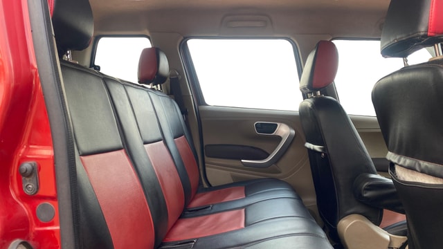 View Mahindra TUV300 Image 29 Used Mahindra TUV300 Image 29