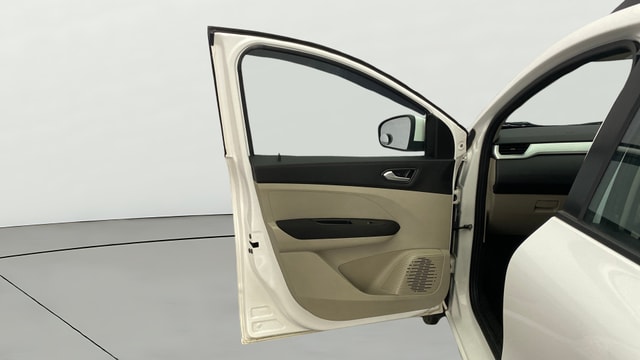 View Renault Triber Image 32 Used Renault Triber Image 32