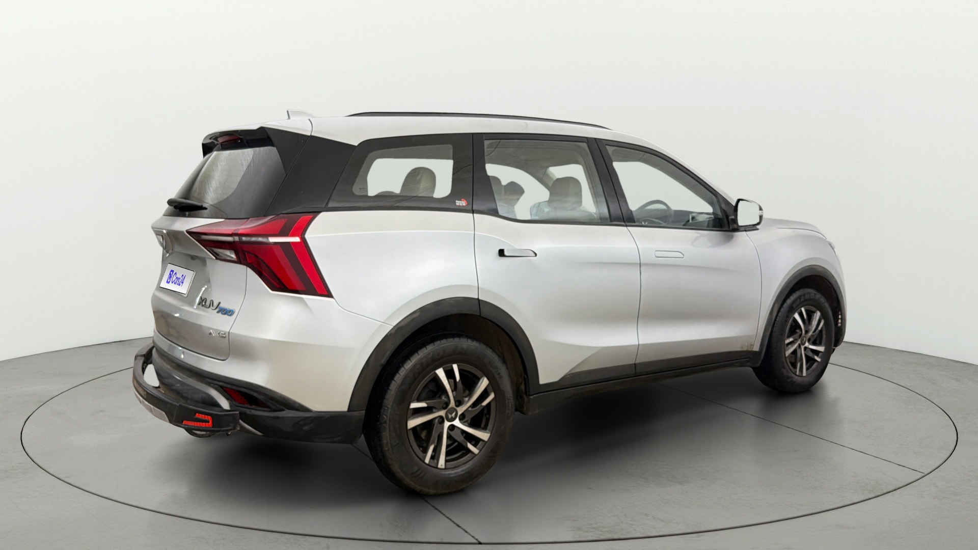 View 2022 Mahindra XUV700 MX Petrol 5 STR Image 44 Used 2022 Mahindra XUV700 MX Petrol 5 STR Image 44